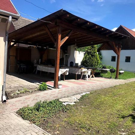 فندق Postakocsi Vendeghaz Kisgyor المظهر الخارجي الصورة
