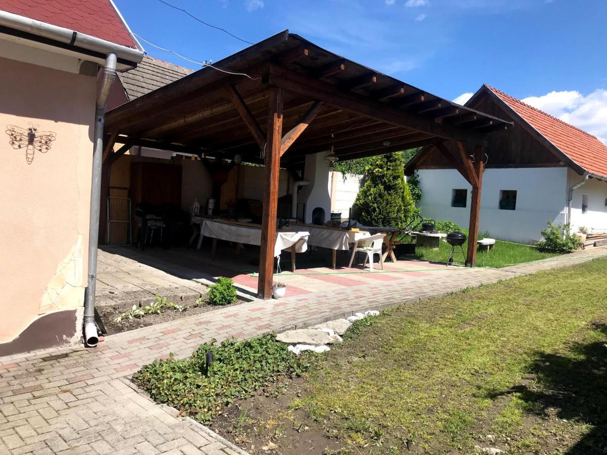 فندق Postakocsi Vendeghaz Kisgyor المظهر الخارجي الصورة