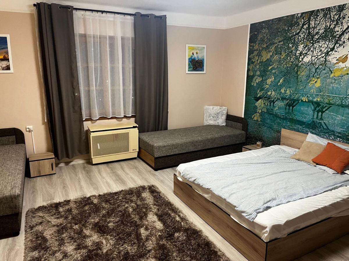 فندق Postakocsi Vendeghaz Kisgyor المظهر الخارجي الصورة
